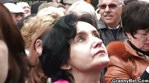 Алексис Кристъл порно българско порно се възбужда в басейна
