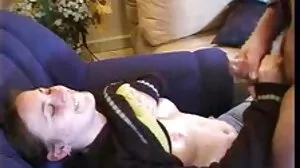 Нейният първи път домашно порно видео